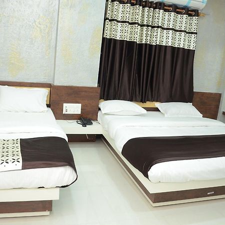 Hotel Bansidhar Somnāth Екстериор снимка