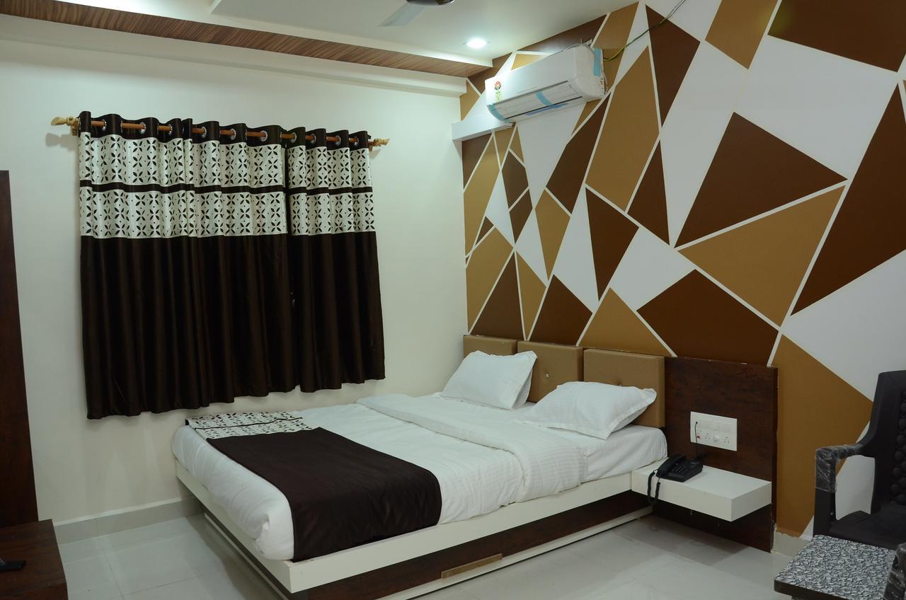 Hotel Bansidhar Somnāth Екстериор снимка