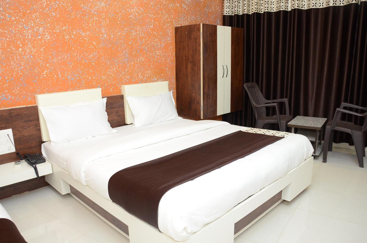 Hotel Bansidhar Somnāth Екстериор снимка