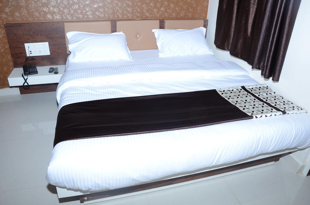 Hotel Bansidhar Somnāth Екстериор снимка