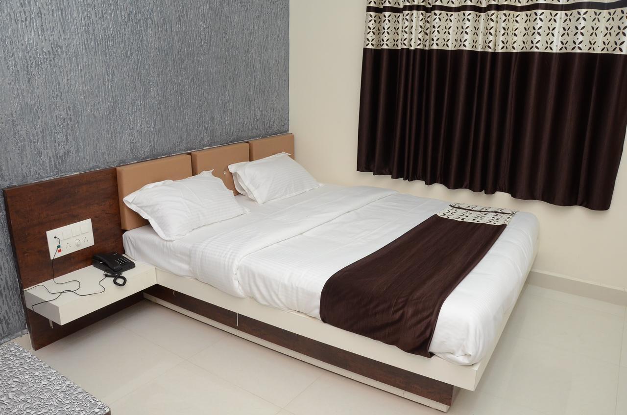 Hotel Bansidhar Somnāth Екстериор снимка
